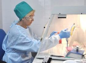 Helmintoen arrautzetarako taburete proba bat egitea